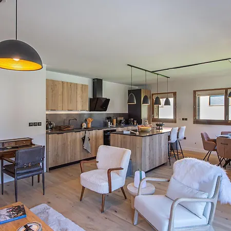 Apartment Chic Alpin De 100m² Avec Balcon Et Garage, Proche Centre - Fr-1-569-100 *