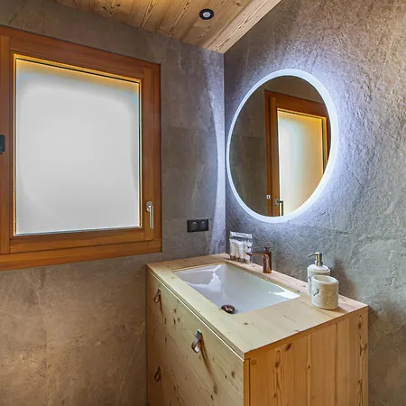 Chic Alpin De 100m² Avec Balcon Et Garage, Proche Centre - Fr-1-569-100 Апартаменти