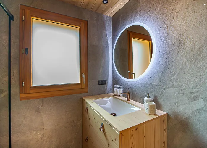 Appartement Chic Alpin De 100M² Avec Balcon Et Garage, Proche Centre Megeve - Fr-1-569-100