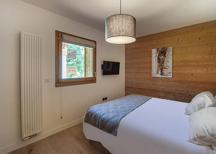 Chic Alpin De 100m² Avec Balcon Et Garage, Proche Centre - Fr-1-569-100 Apartment